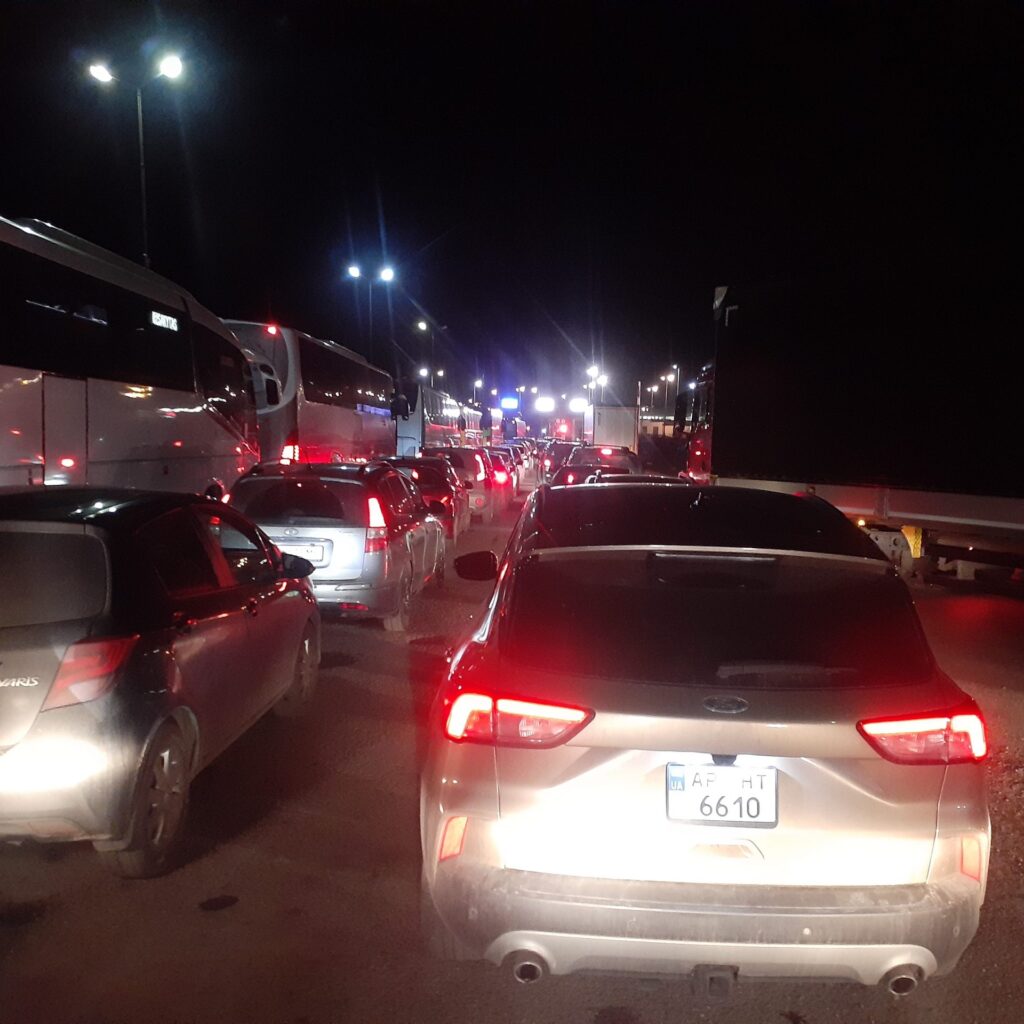 Night view of a line of cars at the Ukraine-Poland border in March 2022